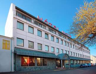 Hotel_Holt_front.max-800x600.jpg