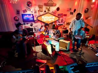 blues-bar-01.jpg