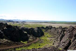 burfellsgja-horft-nidur-eftir-gjanni.jpg