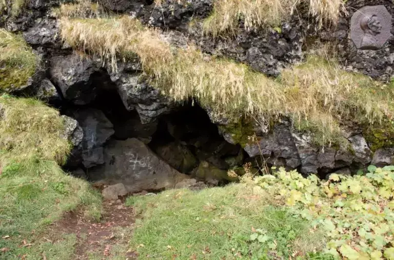 Elve cave