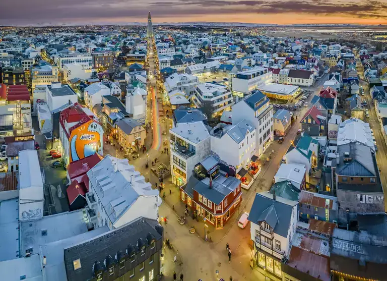 Laugavegur-skolavordustigur-shopping-in-reykjavik