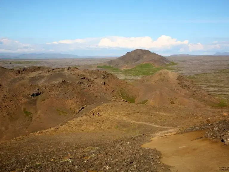Helgafell-Horft-til-Valahnuka-og-Hu