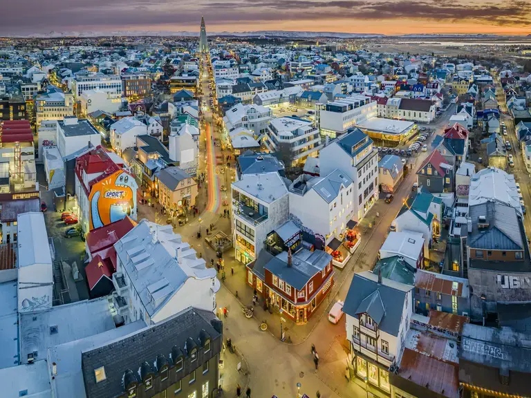 Laugavegur-skolavordustigur-shopping-in-reykjavik