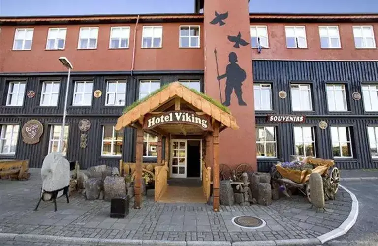 The front entry of Hotel viking