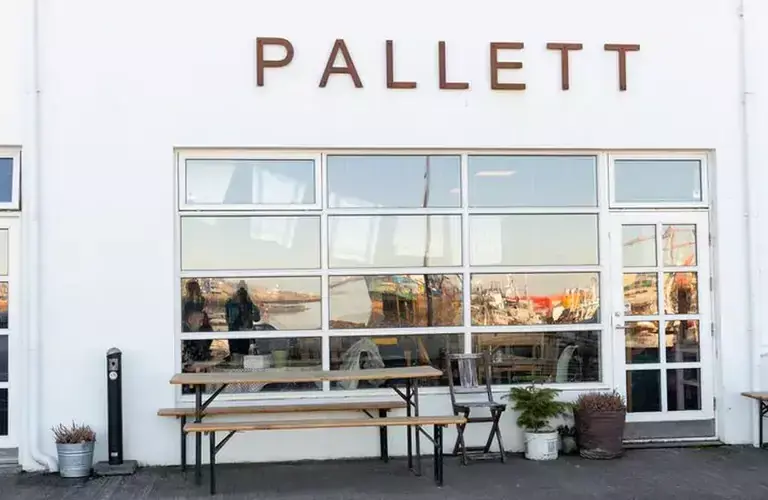 Pallet on the outside